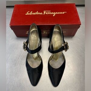 Salvatore Ferragamo Navy Heels Pumps Shoes Women Sz 7 Italy